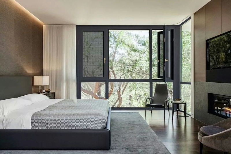 為什么你家里的門窗冬天會結(jié)露結(jié)霜？真相就在這里！