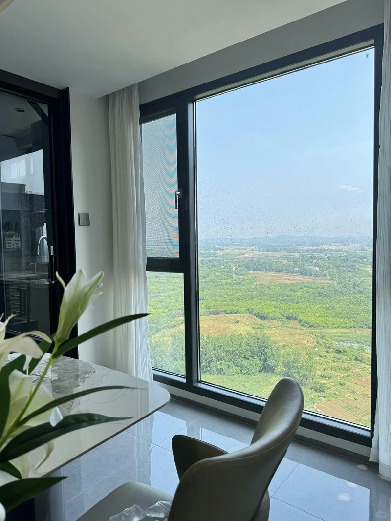 如果你家也有一扇綠意翻涌的春日限定窗景_1_伊盾門窗_來自小紅書網頁版